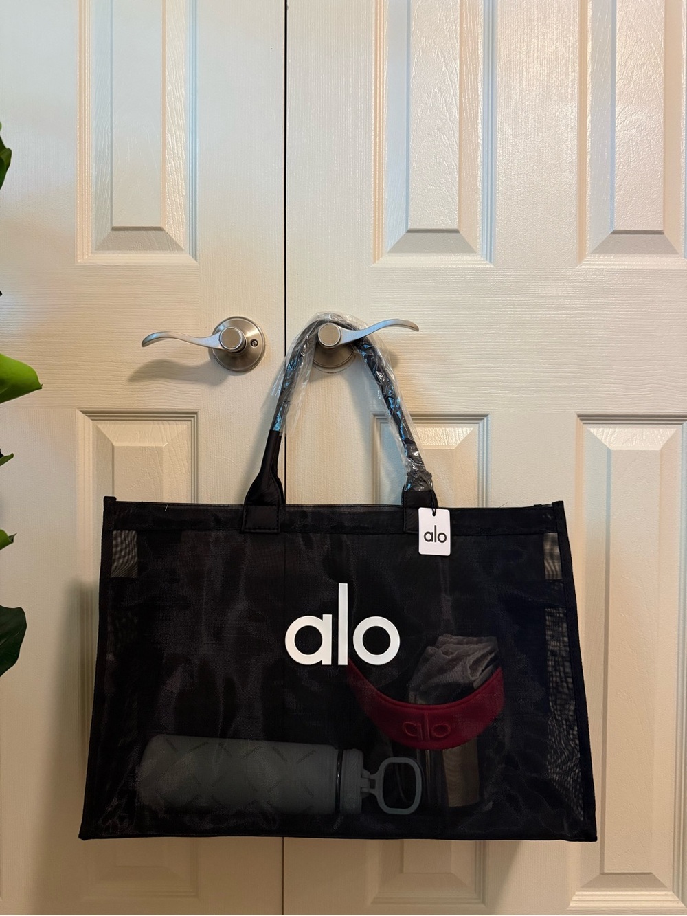 ALO Yoga Black Mesh Tote Bag
Beach, Gym and Travel Bag